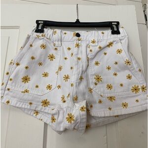 Pacsun white canvas shorts with daisy flowers. Size S